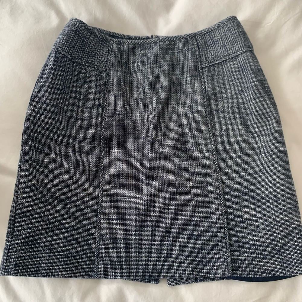 Banana republic navy/white skirt